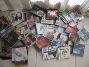 รับซื้อซีดีเพลง,แผ่นเสียง,DVDมือสอง085-865-8979.ให้ราคาดี,รับซื้อถึงบ้านครับ รูปที่ 1