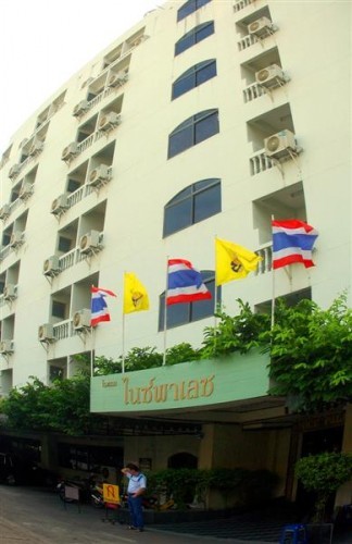 Hotel near Chatuchak Market Bangkok : Nice Palace Hotel 535 Baht. รูปที่ 1