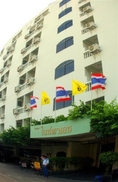 Hotel near Chatuchak Market Bangkok : Nice Palace Hotel 535 Baht.