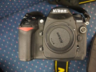 ขาย กล้อง Nikon D200 พร้อมกล่อง อุปกรณ์ครบชุด กระเป๋ากล้อง memory 2 G เพียง 20000 บาท รูปที่ 1