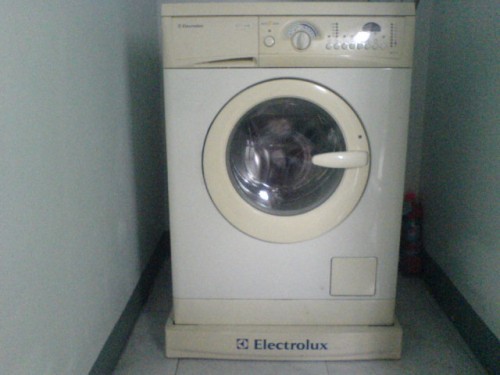 ขายเครื่องซักผ้า เสีย Elextrolux ฝาหน้า นำไปซ่อมหรือทำอะไหล่ สนใจติดต่อ 0839071266 รูปที่ 1