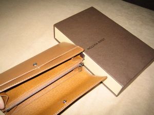 กระเป๋าสตางค์ Louis Vuitton Epi ของแท้ 100% ของใหม่แกะกล่อง รูปที่ 1