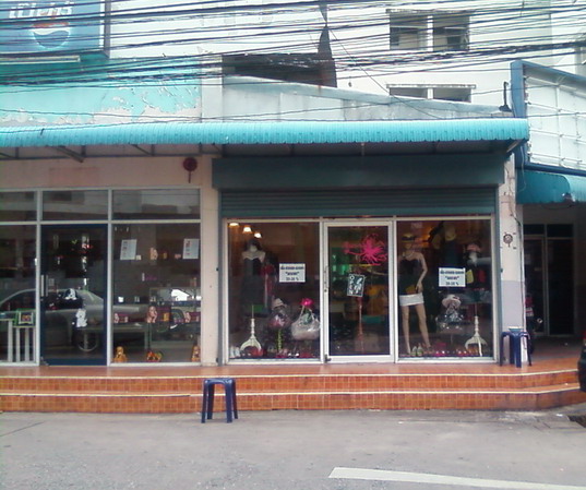 เซ้งร้านขายเสื้อผ้า  ทำเลทองซอยมหาลัยหอการค้าไทย รูปที่ 1