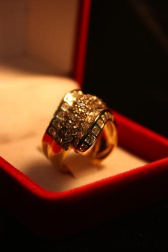 ขายแหวนงานดีไซด์ เพชรแท้กว่า 68 เม็ด 80 กะรัต ทองคำ 90เปอร์เซ็น  ราคาต่อรองกันได้ รูปที่ 1