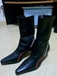 รองเท้า aZaleia  สีดำริ้วแดง-ขาวคู่นี้ Boot (ยาวครึ่งน่อง)