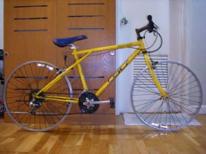 ขายถูกมากคับ จักรยาน GT Custom 4130 Cromo สีเหลือง สภาพสวย ราคา 4700 บาท รูปที่ 1