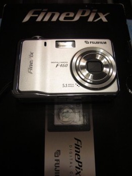 FUJI FinePix F460 5.1 Megapixels รูปที่ 1