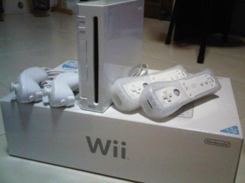 เครื่อง Wii ครบ set (2 Joy+แผ่นเต้น+แผ่นเกมส์) รูปที่ 1