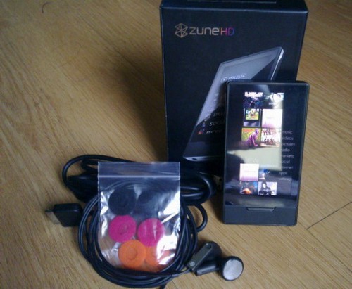 ขายZUNE HD 16GB สีดำ สุดยอดเครื่องเล่นเทียบชั้น IPOD TOUCH  ติดกันรอย สภาพ99% อุปกรณ์ครบยกกล่อง 5000 รูปที่ 3
