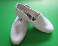 ขายส่งรองเท้าผ้าใบกังฟู จากโรงงานรองเท้าผ้าใบกังฟูโดยตรง รองเท้ากังฟูราคาถูก รองเท้าเพ้นท์ รูปที่ 1