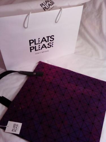 SALE สุดๆ ! Pleat Please Bag &quot &quot BaO BaO&quot by ISSEY MIYAKE รุ่นใหม่ กำมะหยี่ สีม่วงเหลือบ รูปที่ 1