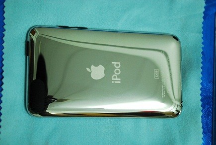 ขาย iPod Touch Gen 3 32GB ใหม่มาก ติดฟิลม์รอบตัว รูปที่ 4