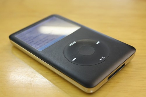 ขาย Ipod video 80 กิ้ก ใช้งานได้ดี อุปกรณ์ครบ จุเพลงจุหนังได้สบายๆ ราคาสบายๆเพียง 2900 บาทเท่านั้น สนใจติดต่อสอบถามได้ รูปที่ 3