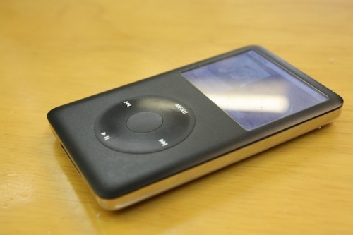 ขาย Ipod video 80 กิ้ก ใช้งานได้ดี อุปกรณ์ครบ จุเพลงจุหนังได้สบายๆ ราคาสบายๆเพียง 2900 บาทเท่านั้น สนใจติดต่อสอบถามได้ รูปที่ 4