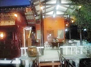 ที่พักอัมพวา โฮมสเตย์ริมน้ำ เสน่ห์บ้านเรือนไทย ไม้สักทอง ที่บ้านบนโฮมสเตย์  ราคาถูก รูปที่ 4