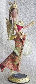 ตุ๊กตาบาร์บี้ แต่งชุดไทย เครื่องประดับทำจากทองคำแท้ แต่งกายด้วยผ้าไหม ทำด้วยมือทุกขั้นตอน รูปที่ 1