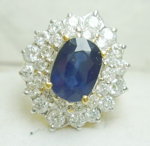 แหวนไพลิน Blue Sapphire ล้อมเพชร  2 กะรัต หลุดจำนำ ชิ้นนี้ได้มาราคาถูก รูปที่ 1