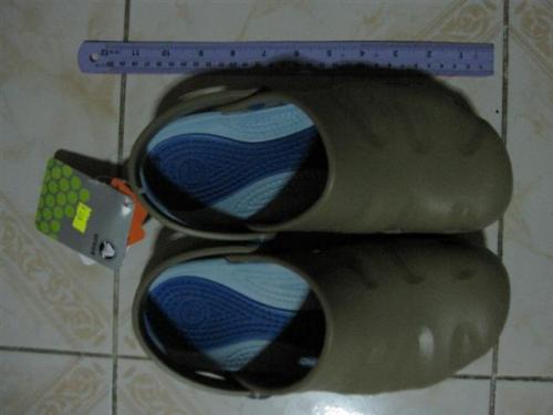 รองเท้า crocs ของแท้ มือใหม่ ถูกกว่าเมืองไทย รูปที่ 1