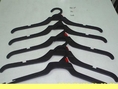 ขายไม้แขวนเสื้อ อันละ 0.50-1 บาท