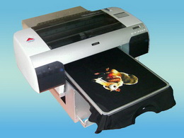ชมคลิปเครื่องพิมพ์เสื้อ สกรีนภาพลงเสื้อยืด ปริ้นวัสดุแนวราบ Digital Inkjet หมึกพิมพ์เสื้อคุณภาพดี รูปที่ 2
