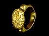 รูปย่อ แหวนทองชุบ Gold PLATED โรมันแกะสลักลายเทวดา มือถืออาวุธ เห็นรายละเอียดชัดเจนมากค่ะ สวย!! รูปที่2