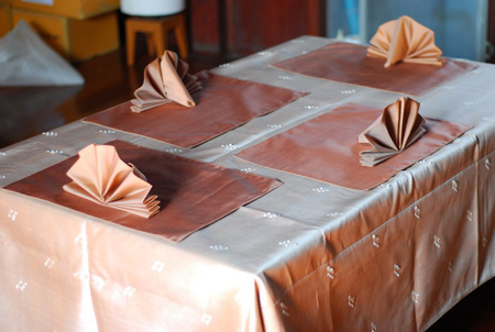 ผ้าปูโต๊ะผ้าไหม ผ้าเช็ดปากผ้าไหม ผ้ารองจานผ้าไหม silk dining set เราคือผู้ผลิตผ้าปูโต๊ะผ้าไหม ผ้าเช็ดปากผ้าไหม ผ้ารองจาน รูปที่ 7