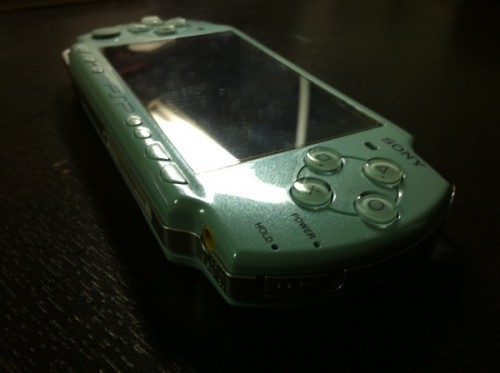 ขาย PSP 2000 Slim สีฟ้า เล่นได้ทุกเกมส์ สภาพ 99% อุปกรณ์ครบ ยกกล่อง 5,500บาท เท่านั้นครับ รูปที่ 3