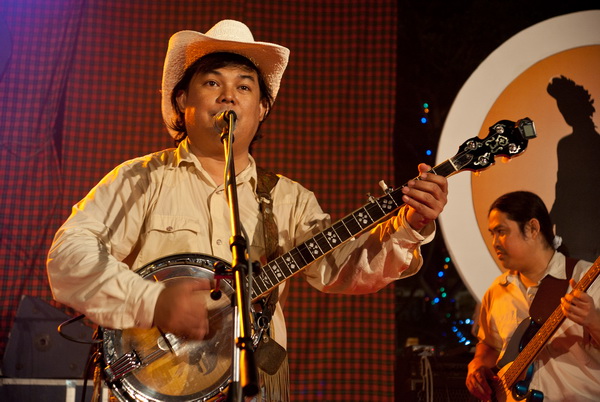 สอนเล่นเครื่องดนตรี 5-Strings Banjo เล่นเพลงสไตล์ Bluegrass รูปที่ 4