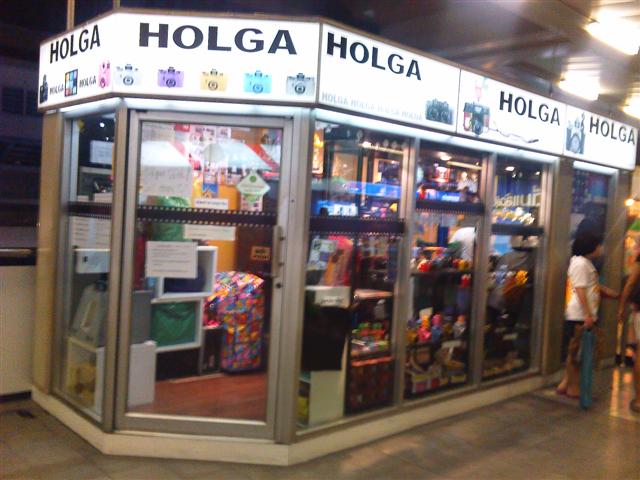 กล้องฟิล์ม Holga[ขาย] ขายกล้องโฮลก้า (HOLGA) กล้องโลโม่ กล้องฟิล์ม และอุปกรณ์เสริมครบครัน ราคาถูกที่สุดในประเทศไทย  รูปที่ 1
