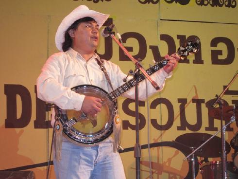 สอนเล่นเครื่องดนตรี 5-Strings Banjo เล่นเพลงสไตล์ Bluegrass รูปที่ 2