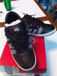 ขายรองเท้าผู้ชาย ยี่ห้อ K-SWISS สีดำ-ขาว (เบอร์41) ของใหม่ 100%