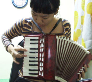 รับสอนเล่นเครื่องดนตรี Accordion รูปที่ 4