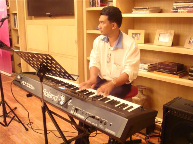 ให้เช่าเปียโนไฟฟ้า ROLAND RD 700 SX สภาพใหม่ บริการส่งถึงงานในราคากันเอง รูปที่ 2