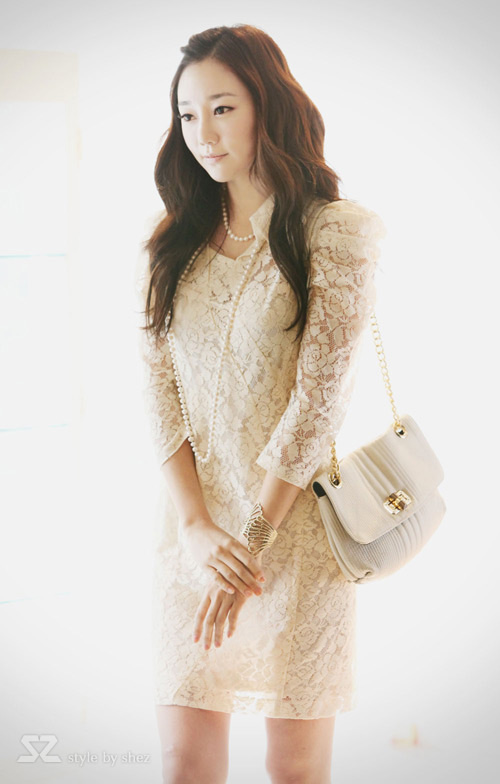 แฟชั่นผ้าลูกไม้ เดรสหรูลูกไม้สีขาว Look  Lady Lace เสื้อผ้าลูกไม้ กระโปรงลูกไม้ เสื้อสายเดี่ยวลูกไม้ ชุดราตรีลูกไม้  รูปที่ 4