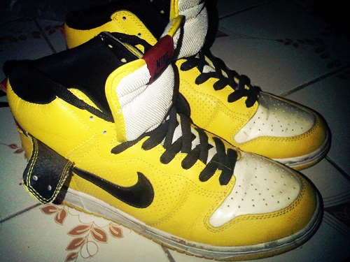 ขายรองเท้า Nike สี ขาว-ดำ-เหลือง รูปที่ 1
