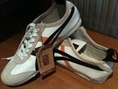 ถู ก มาก!!! ขายรองเท้า Onisuka  Tiger รุ่น Mexico 66 สีขาวครีมลายดำคาดส้ม