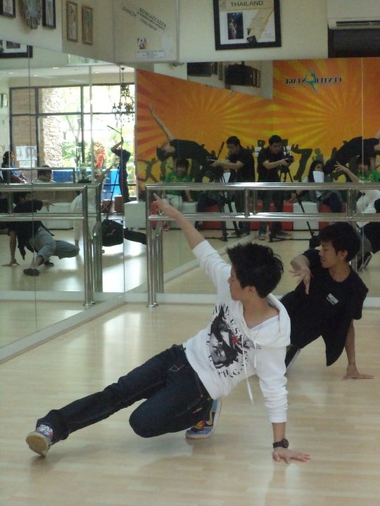 เต้น B-Boy ลีลาเทพกับแชมป์ระดับประเทศ @สถาบันฯCenter Stage รูปที่ 1