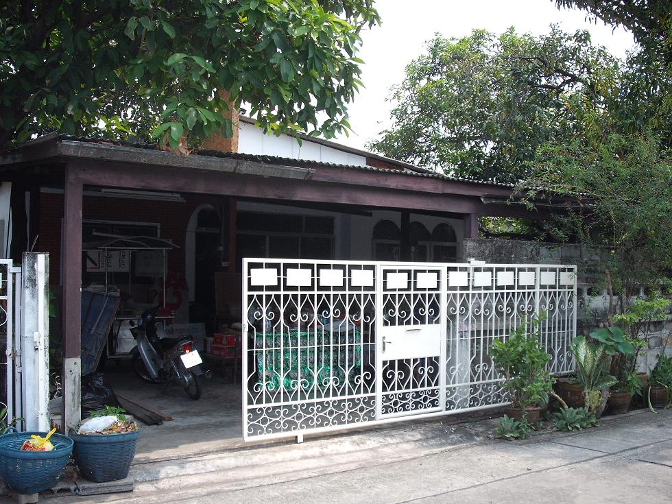 ขายด่วน บ้านเดี่ยวชั้นเดียว 4 ห้องนอน 3 ห้องน้ำ 1 ห้องรับแขก หมู่บ้านโอสถิต 1 ถนนลาดพร้าว ซอยโชคชัย 4 แยก 31/1 เข้าซอยเพ รูปที่ 3
