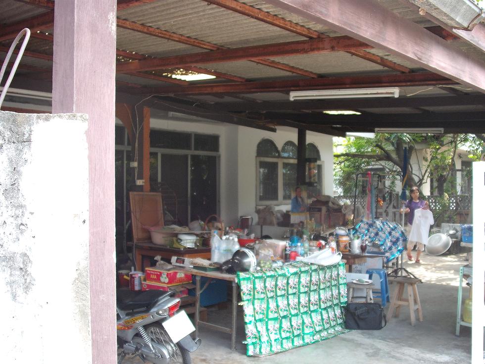 ขายด่วน บ้านเดี่ยวชั้นเดียว 4 ห้องนอน 3 ห้องน้ำ 1 ห้องรับแขก หมู่บ้านโอสถิต 1 ถนนลาดพร้าว ซอยโชคชัย 4 แยก 31/1 เข้าซอยเพ รูปที่ 4