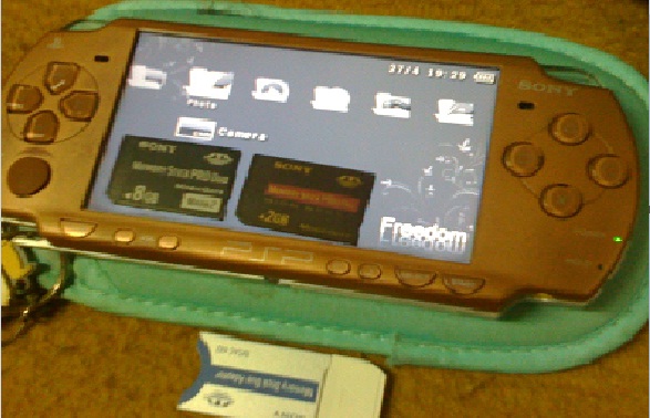 ต้องการขาย PSP slim 2000 บอร์ดเทพ สีน้ำตาล สภาพ 85% อุปกรณ์ครบ เมม 2+8 Gb รูปที่ 1