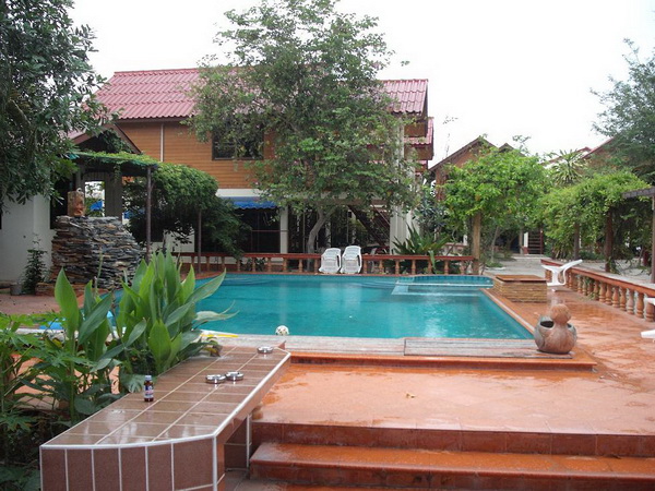 ขายถูกมาก รีสอร์ทใกล้หาดจอมเทียน บิล วิลล่า ที่ดิน 1-2-0 ไร่พร้อมสิ่งปลูกสร้าง บ้านพัก 2 ชั้น 5 หลัง หอพัก 2.5 ชั้น 9 ห้ รูปที่ 2