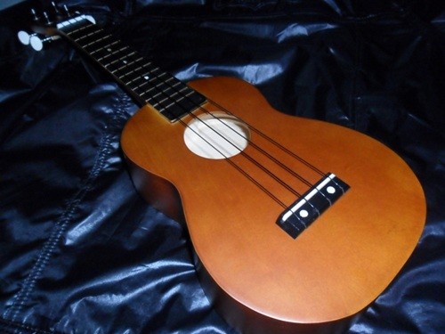 ขาย ukulele(อูคูเลเล่) ยี่ห้อ Kealani ไม้ทั้งตัว รูปที่ 1