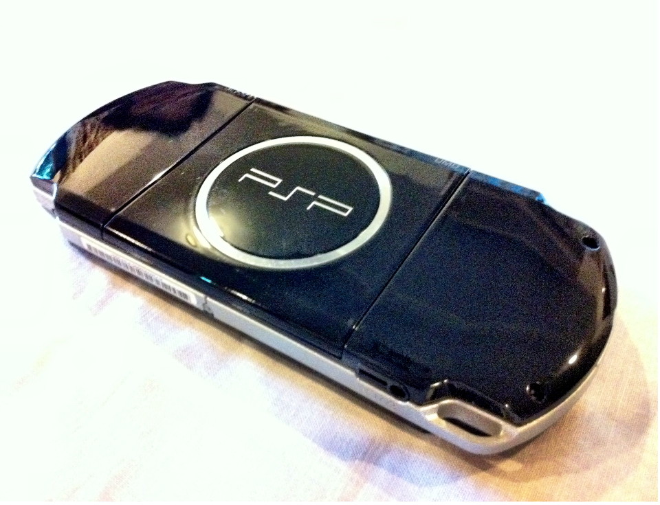 ขายPSP3000(สีดำ)มือ2คุณภาพเยี่ยมของแท้จากอเมริกา+UMD รูปที่ 5
