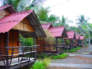 ที่พักราคาถูก เกาะช้าง จ.ตราด ปิ้งย่างประกอบอาหารได้ ลุงเฉลิมบังกะโล..... รูปที่ 5