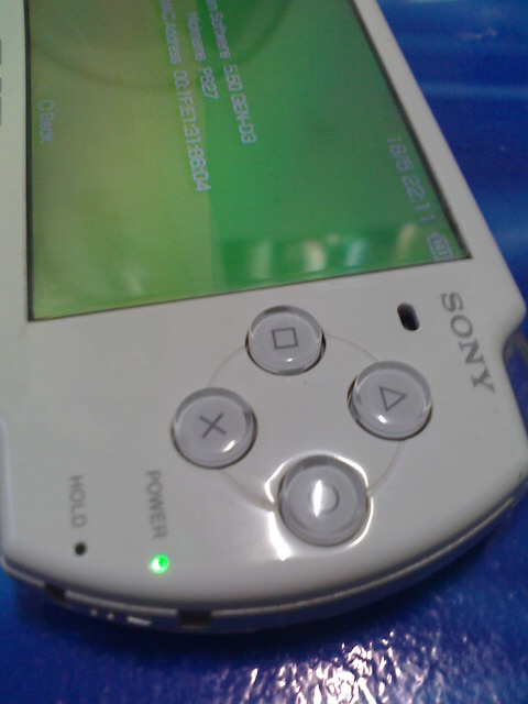 ขาย PSP รุ่น 2000 สีขาว สภาพดี 90% บอร์ดสวรรค์ เล่นได้ทุกเกม แบตอึด จอไม่มีเดทไบท์ ปุ่มกดใช้ได้ดีทุกปุ่ม เครื่องไม่เคยแกะ เสีย ซ่อม อุปกรณ์ที่แถมให้มี แผ่นกันรอย ซิลีโคนทูโทน เมม 4 กิ๊ก สายชาต กระเป๋า แผ่นเกม 15 เกม เกมอีมู 1000 กว่าเกม สนใจติดต่อ โทร 08 รูปที่ 5
