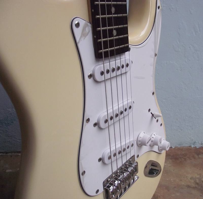 GUITAR J&D ST Series/S-S-S+กระเป๋า+สายสะพายคริปล็อค เกือบมือ 1 รูปที่ 4