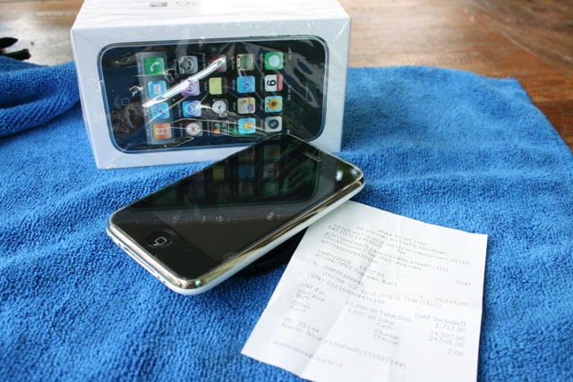 ขาย Iphone 3gs 16gb. สีขาว เครื่องศูนย์ TRUE สภาพดี 10,000 บ รูปที่ 1