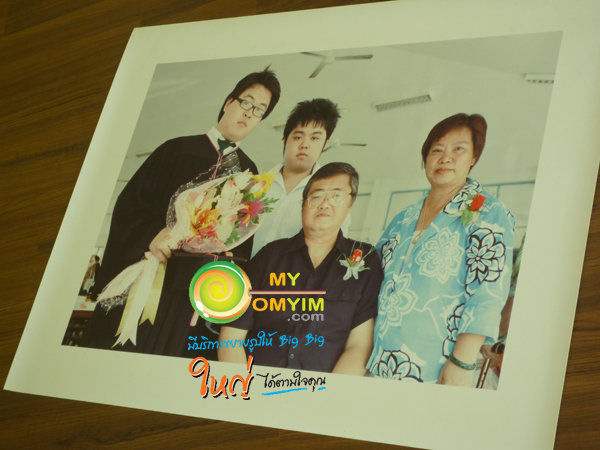 ของขวัญรับปริญญา ภาพหน้างานแต่ง ลงผ้าใบแคนวาส+เข้าเฟรมไม้ รูปที่ 4
