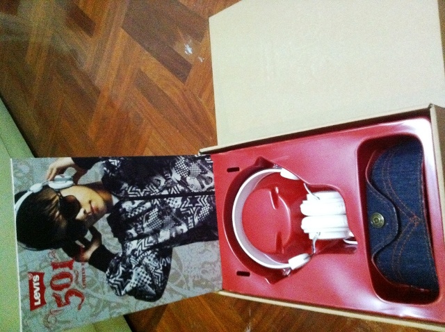 ขาย หูฟัง Headphone ของ Levi's รุ่น Limited Edition 501 รูปที่ 1