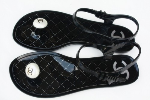 รองเท้าแตะ Chanel รัดส้นสีครีม สีดำ น่ารักมากๆค่ะ สินค้าสวย คุณภาพดี รับรองค่ะ เป็นของใหม่พร้อมส่งค่ะ รูปที่ 1